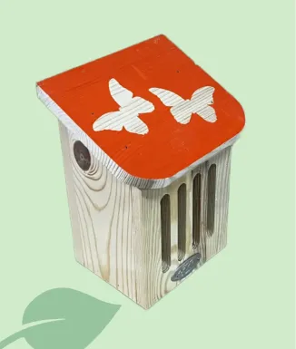 Caseta de Aves WILD ON WILDLIFE roja con tejado de mariposas