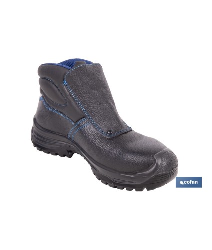 Bota de piel en color negro con cierre de velcro modelo Urian | Seguridad S3