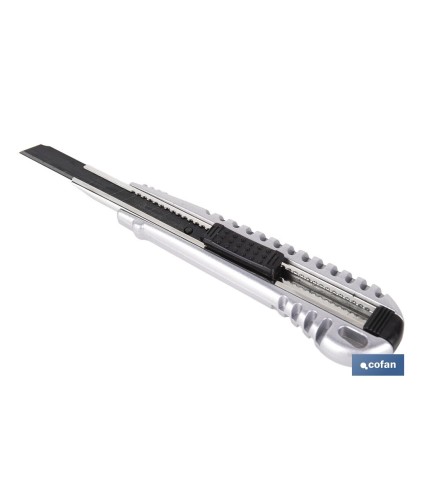 Cúter profesional de aluminio | Hoja negra SK2 | Sistema de bloqueo automático | Zona antideslizante | Disponible en 2 medidas